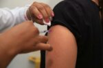 2021-12-13-12:15:10Decisão estadual reduz para quatro meses prazo para dose de reforço